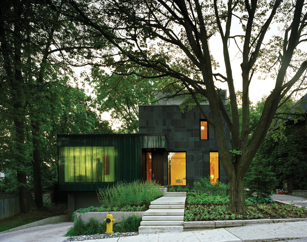 Photo of a contemporary two floor house exterior in Toronto.