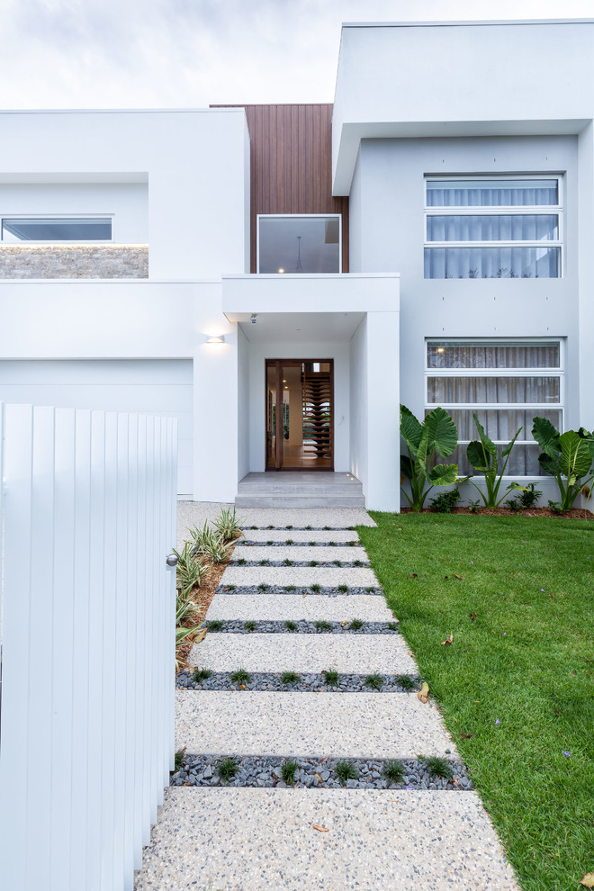 Diseño de fachada de casa blanca moderna grande de dos plantas con tejado plano