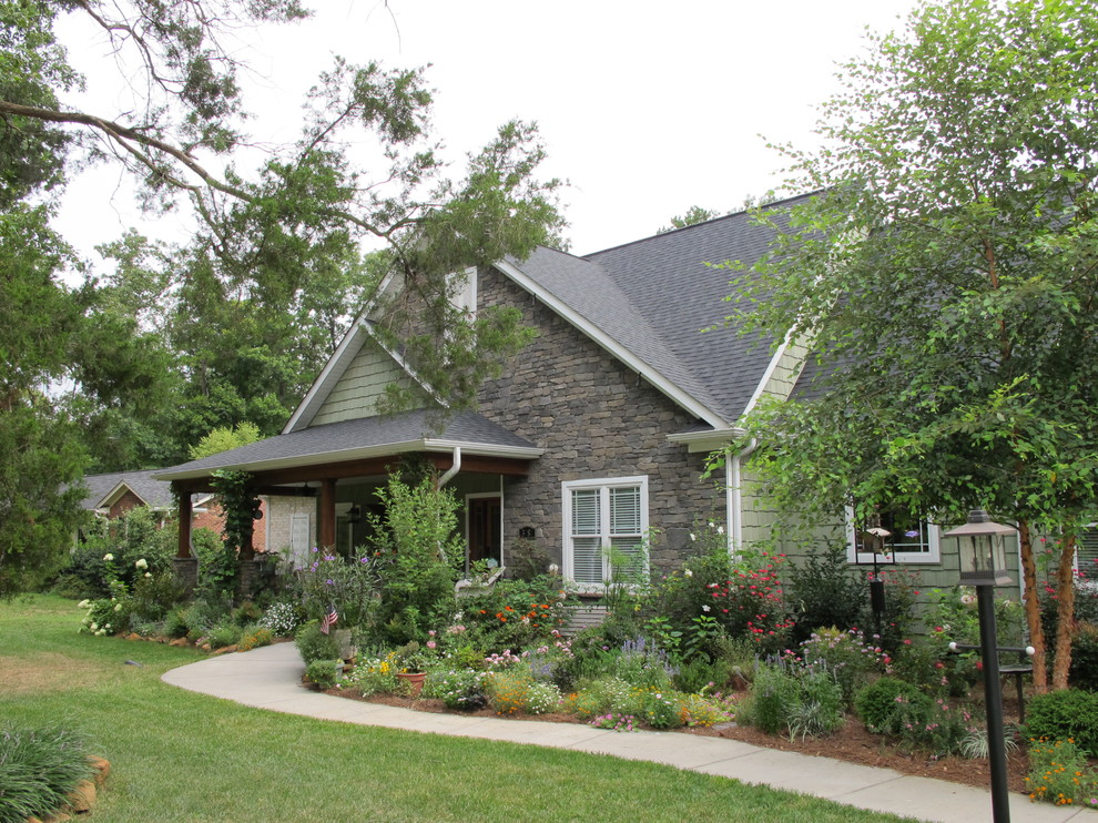 Traditional bungalow house exterior in Charlotte with stone cladding.