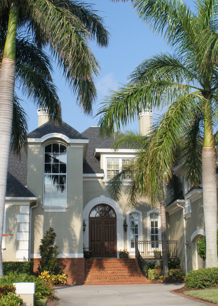 This is an example of a world-inspired house exterior in Tampa.
