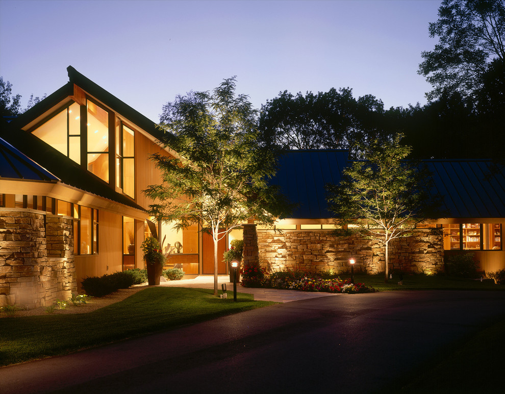 This is an example of a contemporary house exterior in Minneapolis.