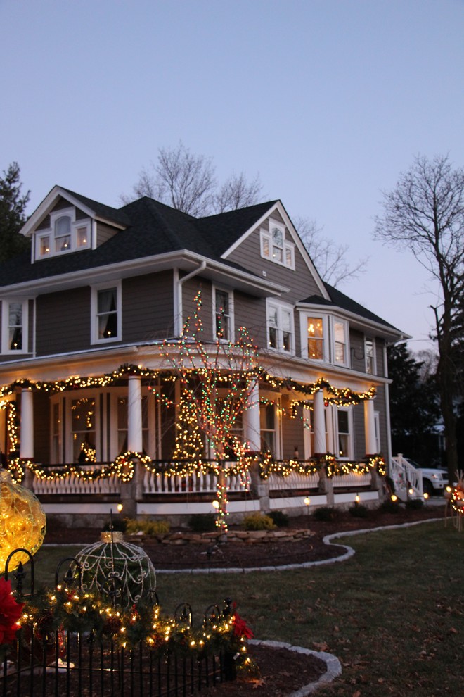 Large elegant gray three-story house exterior photo in Philadelphia