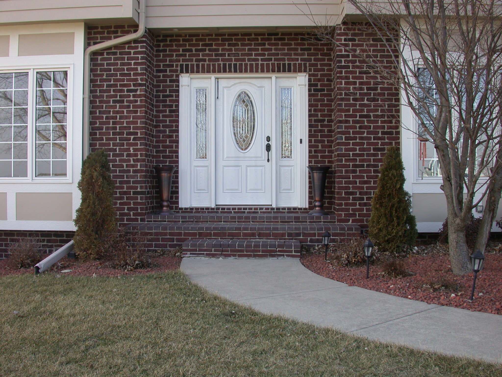 グレーのおしゃれな赤い外壁の家の画像 75選 22年9月 Houzz ハウズ