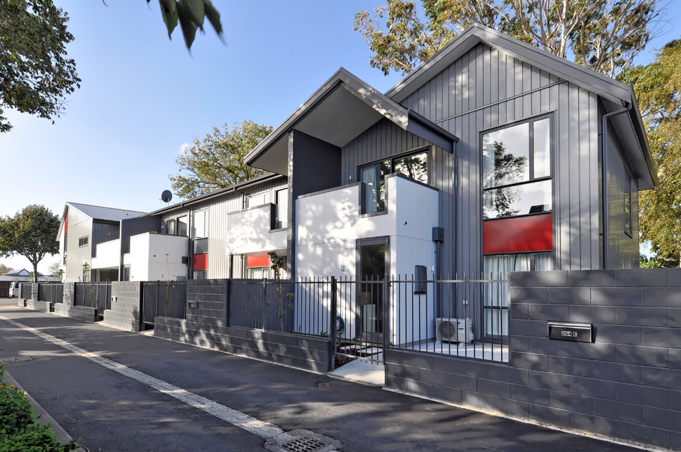 Geräumiges, Zweistöckiges Modernes Wohnung mit grauer Fassadenfarbe und Blechdach in Christchurch