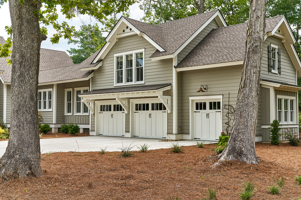 Foto de fachada de casa gris costera de tamaño medio de dos plantas con revestimiento de madera y tejado de teja de madera