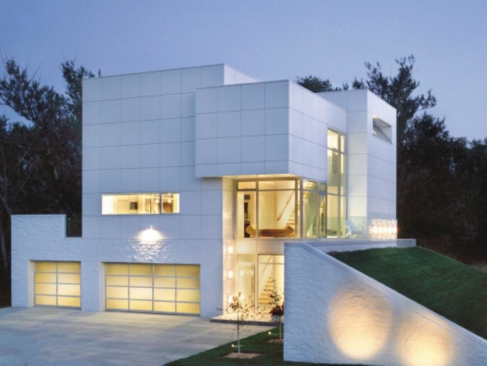Immagine della villa grande bianca moderna a tre piani con rivestimento in cemento e tetto piano