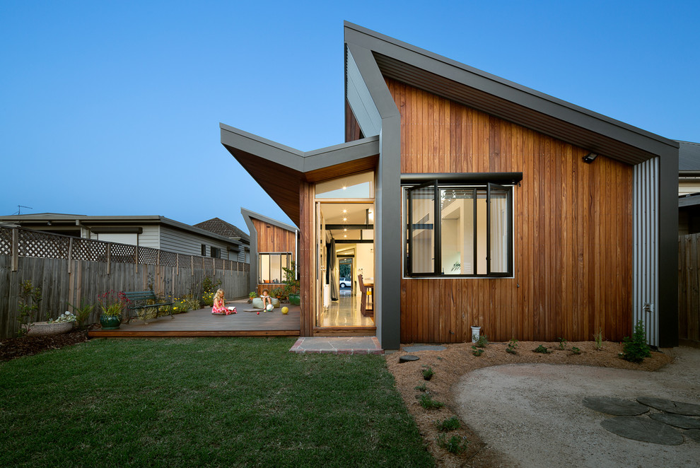 Photo of a modern bungalow house exterior in Melbourne with wood cladding and a lean-to roof.