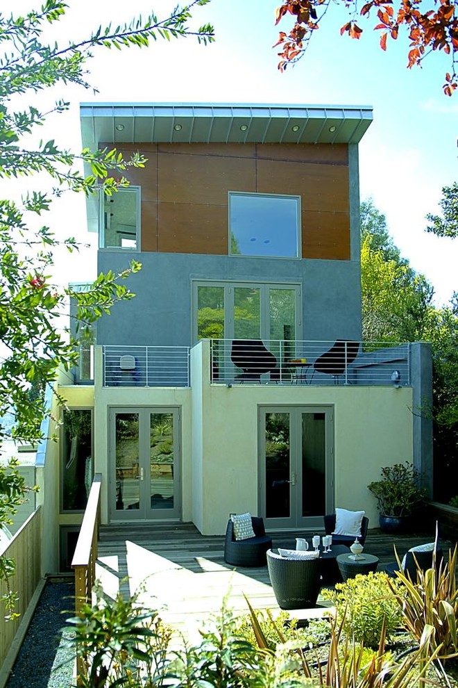 Photo of a contemporary two floor house exterior in San Francisco.