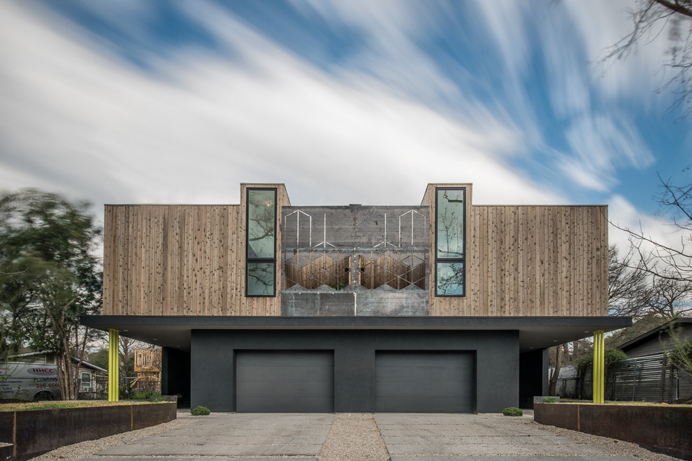 Idee per la facciata di una casa beige contemporanea a due piani di medie dimensioni con rivestimento in legno e tetto piano