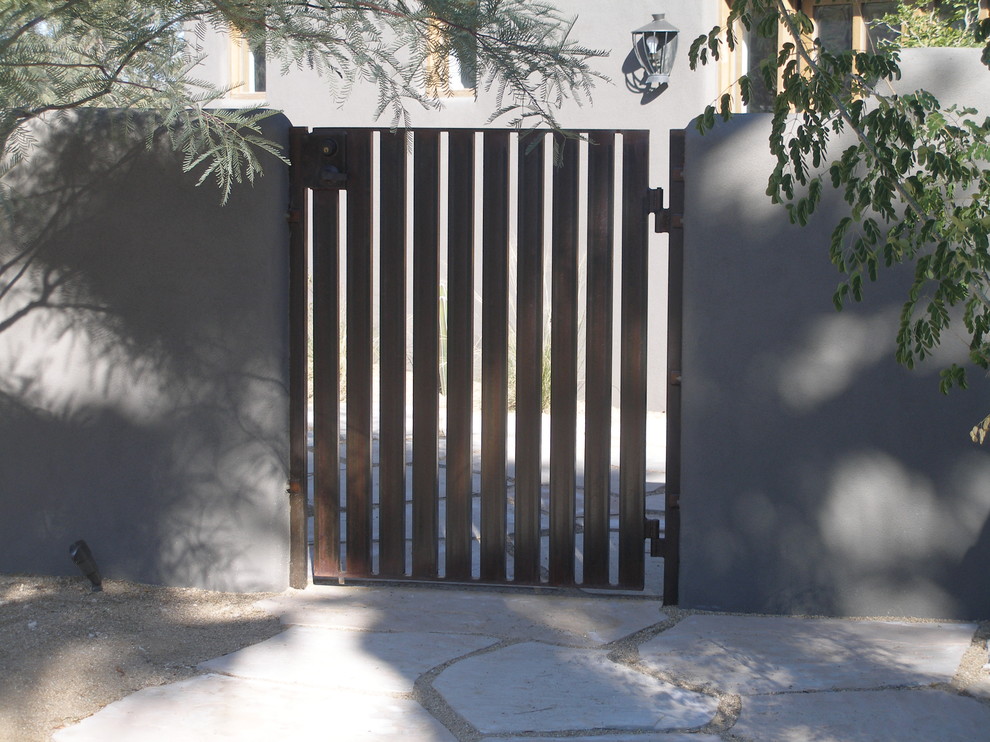 Contemporary house exterior in Phoenix.