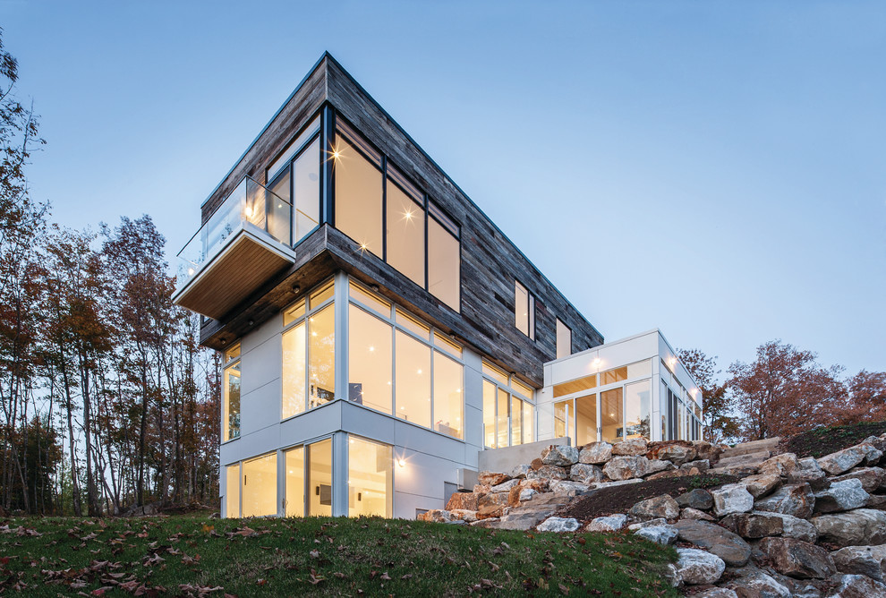 This is an example of a modern house exterior in Montreal.
