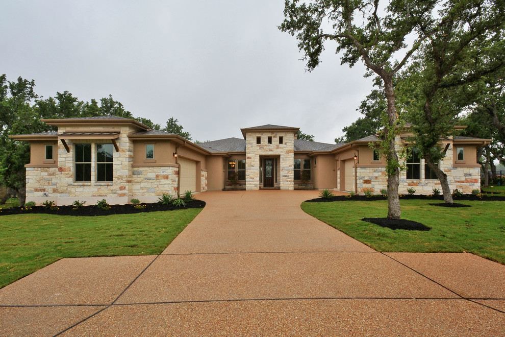 Photo of a classic house exterior in Austin.