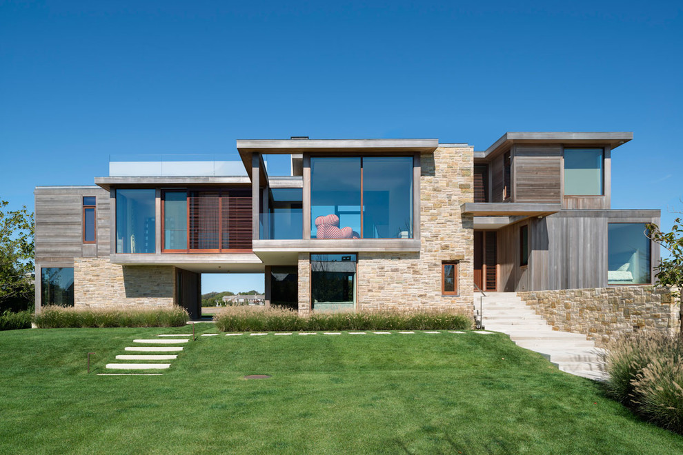 Idee per la facciata di una casa moderna a due piani con rivestimento in pietra e tetto piano