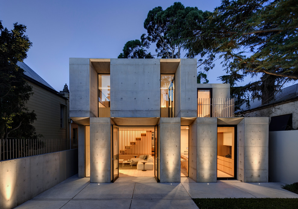 Стильный дизайн: двухэтажный дом в современном стиле с облицовкой из бетона и плоской крышей - последний тренд