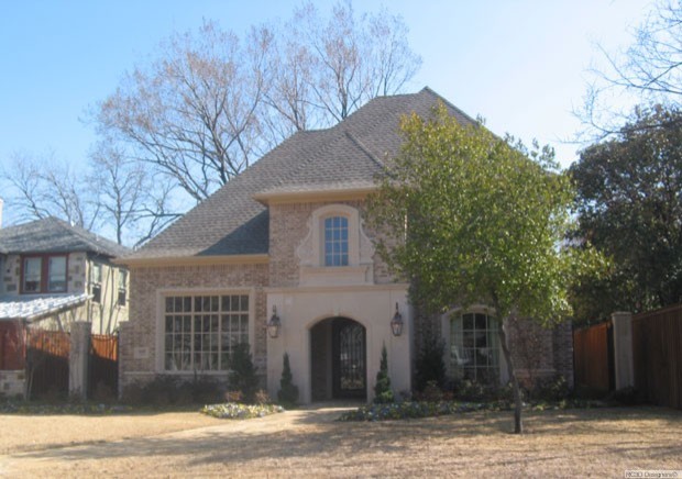 Example of a classic brown split-level brick exterior home design in Dallas