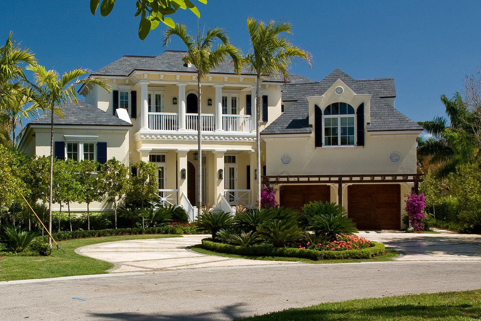 Inspiration for a beach style two floor house exterior in Orlando.