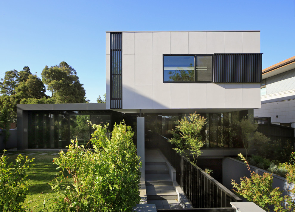 Idées déco pour une façade de maison moderne à un étage avec un toit plat.