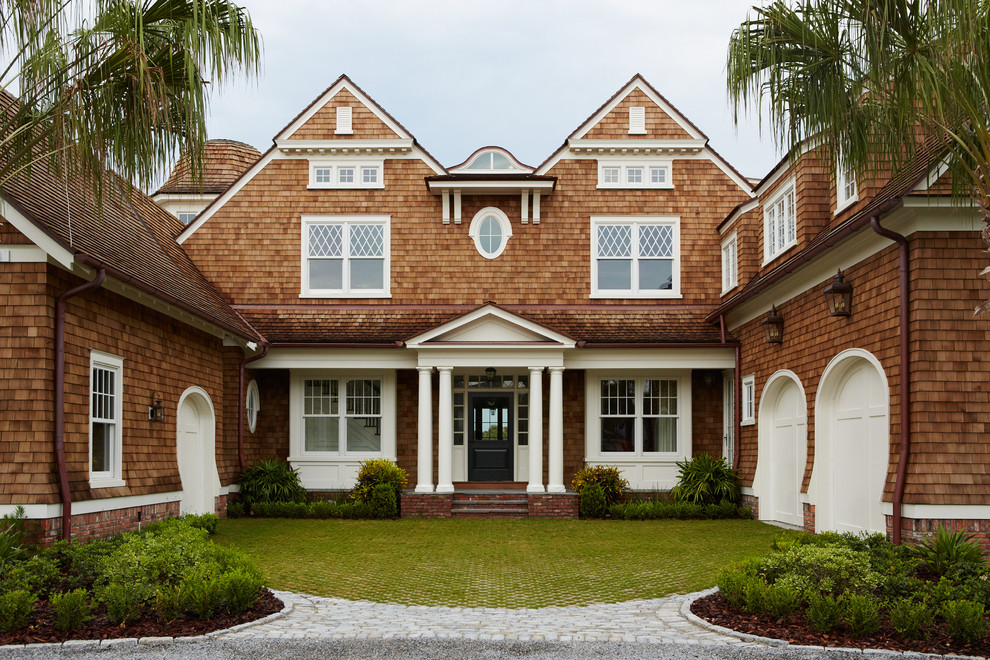 Geräumige Klassische Holzfassade Haus mit Satteldach in Jacksonville
