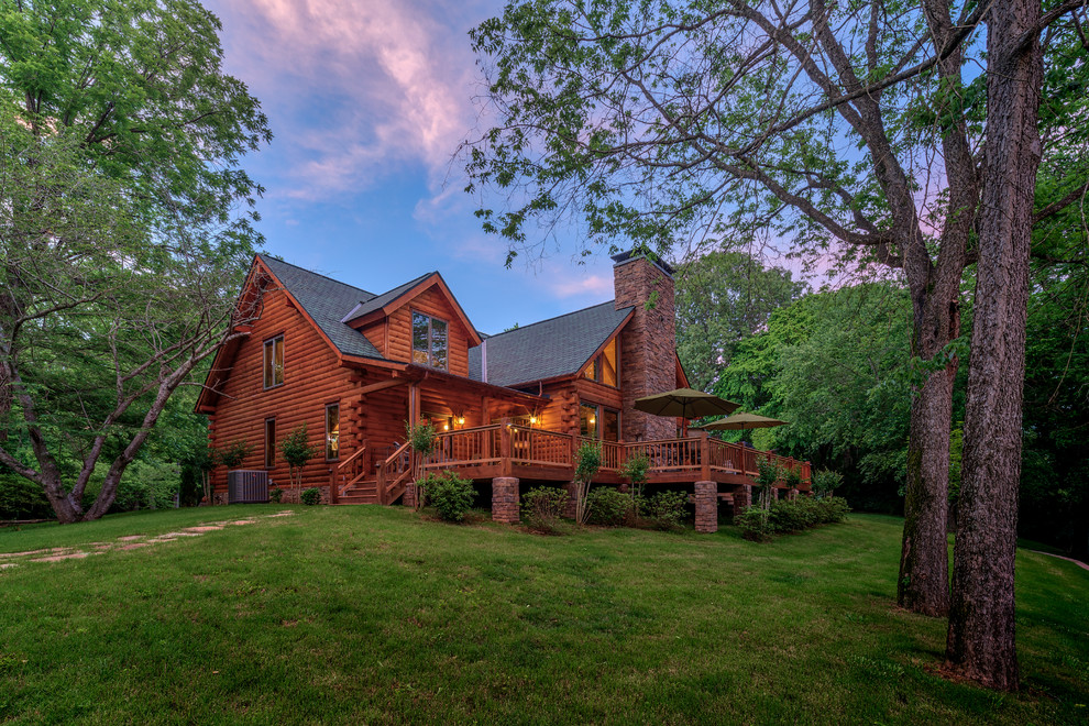Large rustic two floor detached house in Little Rock.