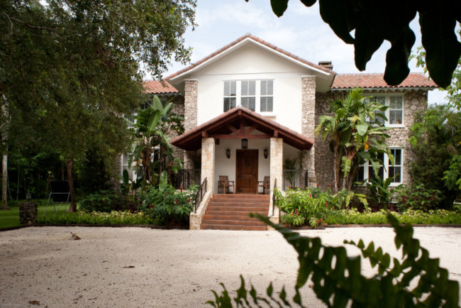 Design ideas for a traditional house exterior in Miami.