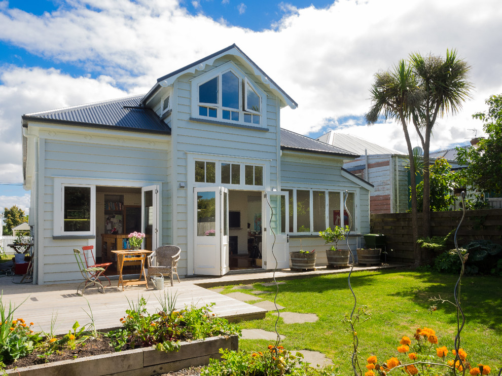 Photo of a medium sized and blue traditional two floor house exterior in Auckland.
