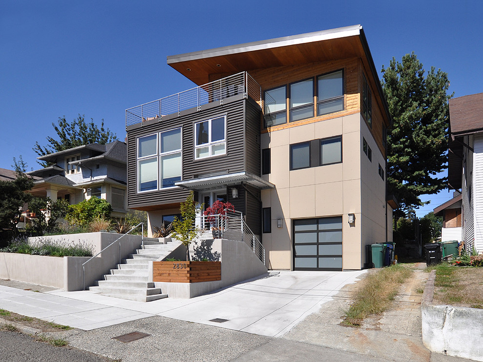 Mittelgroßes Modernes Einfamilienhaus mit Faserzement-Fassade, beiger Fassadenfarbe und Pultdach in Seattle