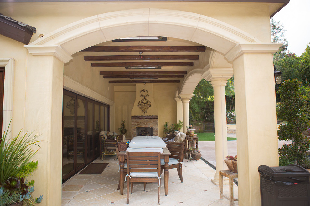 This is an example of an expansive mediterranean patio in Los Angeles.
