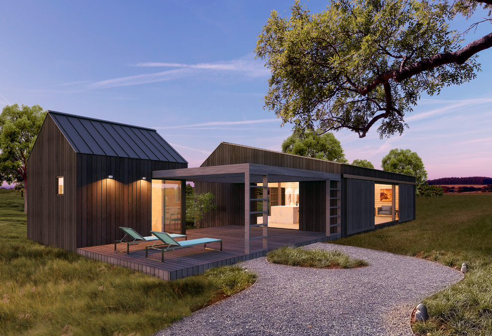 Свежая идея для дизайна: маленький, одноэтажный, деревянный, коричневый дом в стиле неоклассика (современная классика) для на участке и в саду - отличное фото интерьера