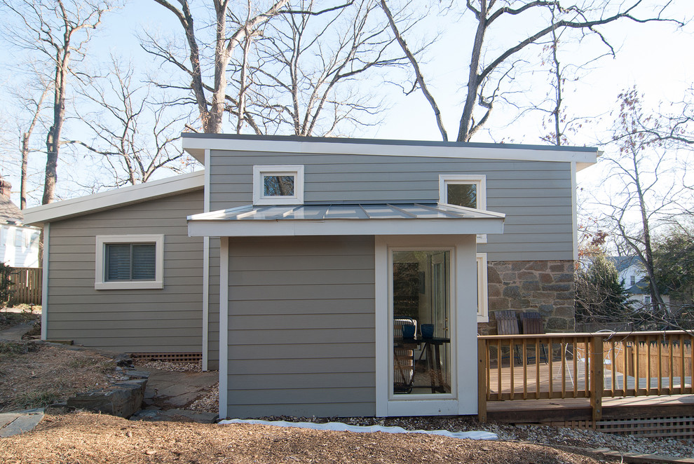 Photo of a small and gey traditional bungalow detached house in DC Metro with concrete fibreboard cladding and a lean-to roof.