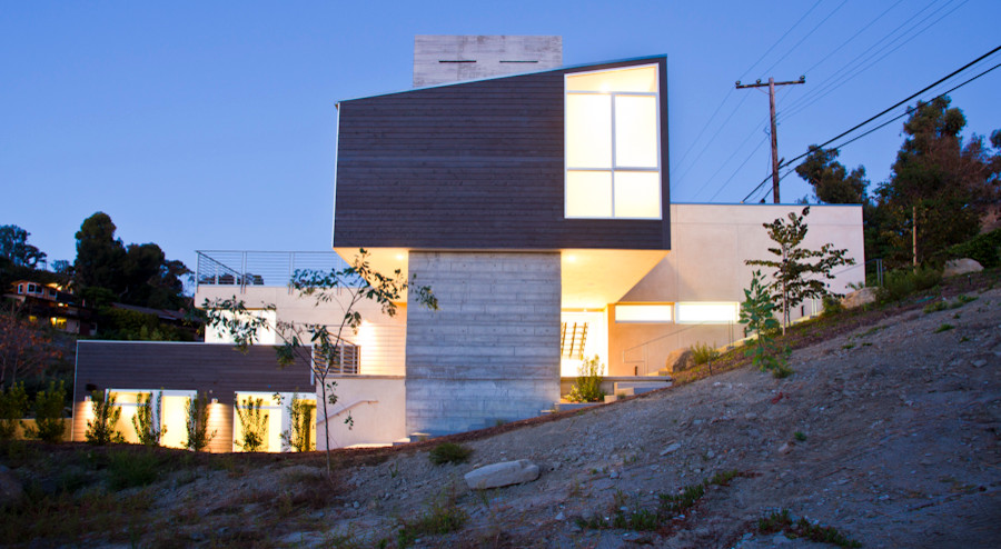 Свежая идея для дизайна: дом в стиле модернизм - отличное фото интерьера