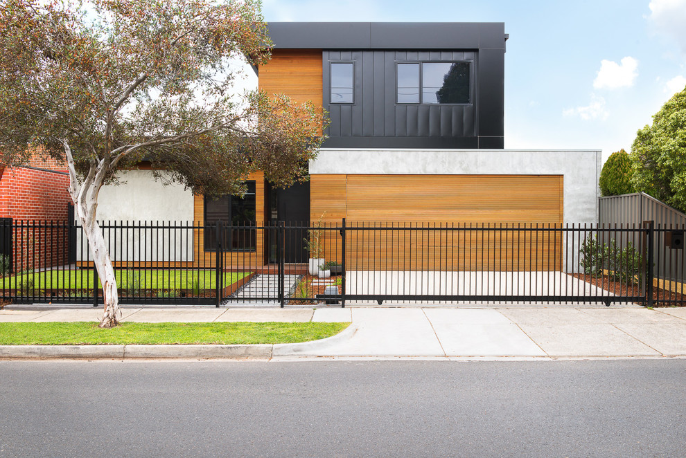 Идея дизайна: большой, двухэтажный, серый частный загородный дом в современном стиле с облицовкой из металла, плоской крышей и металлической крышей