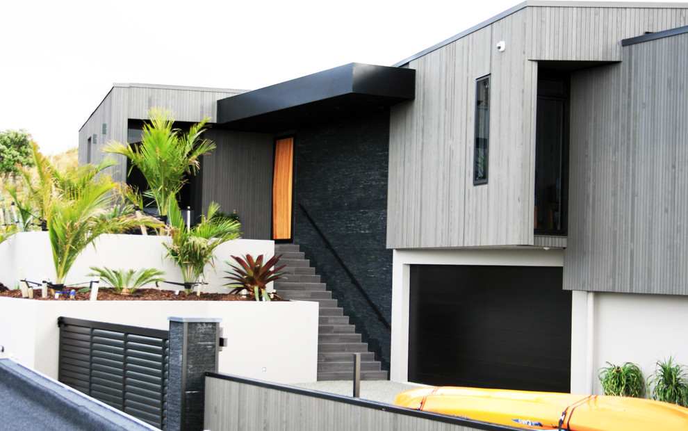 Tropical exterior home idea in Auckland
