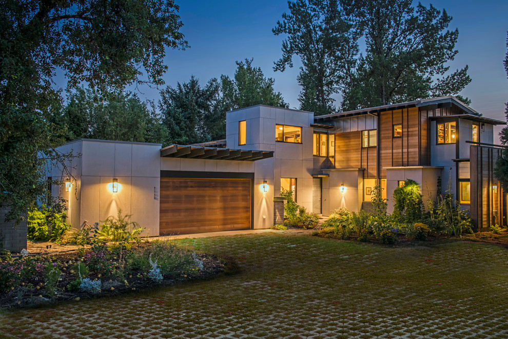Zweistöckiges, Großes Modernes Einfamilienhaus mit Mix-Fassade, grauer Fassadenfarbe und Flachdach in Portland