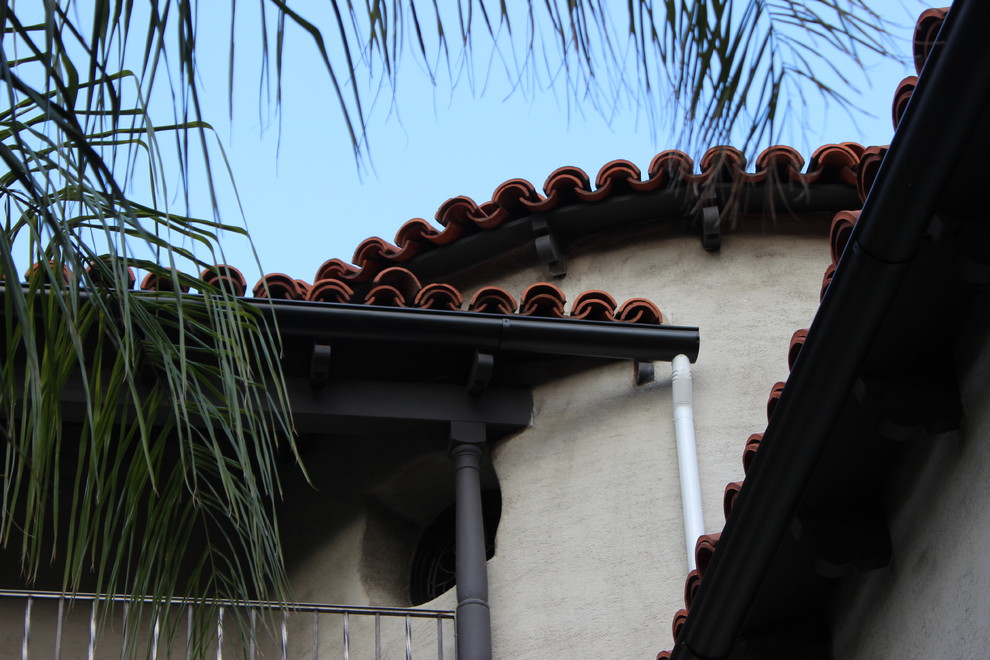 Half Round Gutter with Custom Brackets, Hollywood Hills Mediterráneo