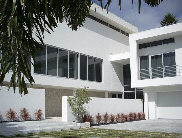 This is an example of a modern house exterior in Tampa.
