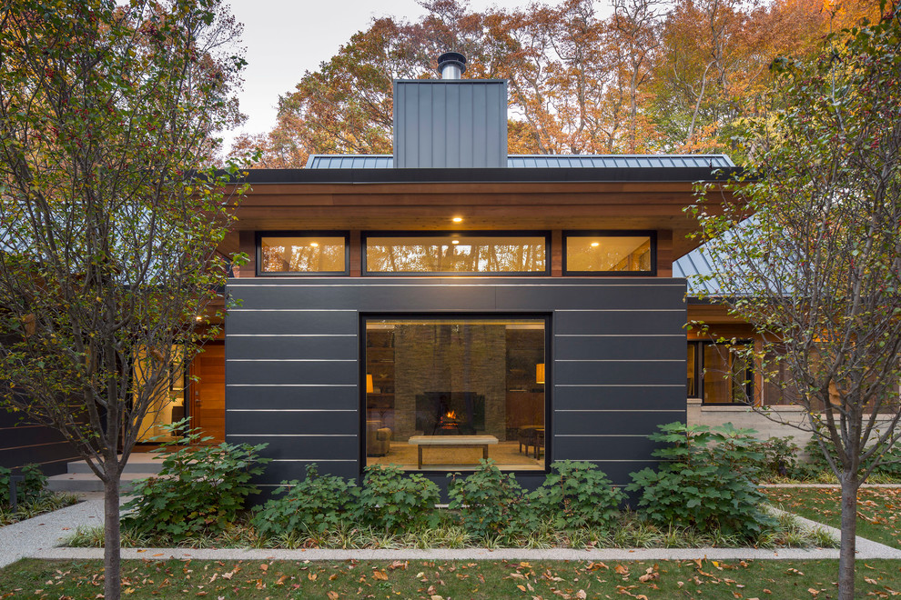 This is an example of a contemporary house exterior in Minneapolis.