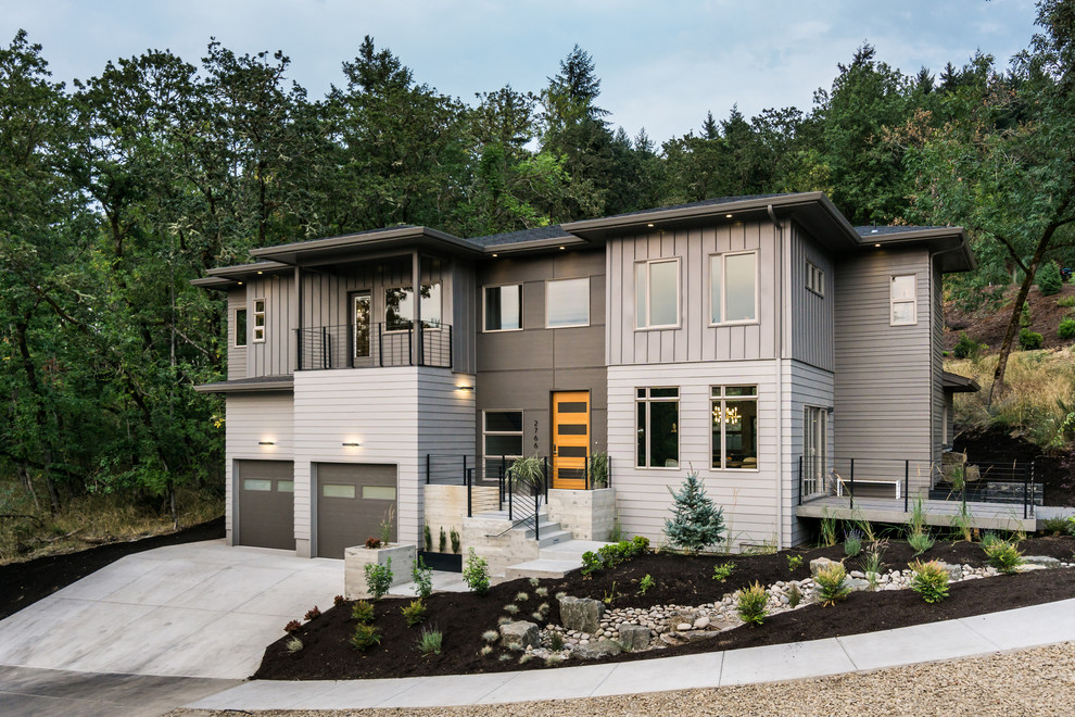 Geräumiges, Zweistöckiges Modernes Haus mit Mix-Fassade und grauer Fassadenfarbe in Sonstige