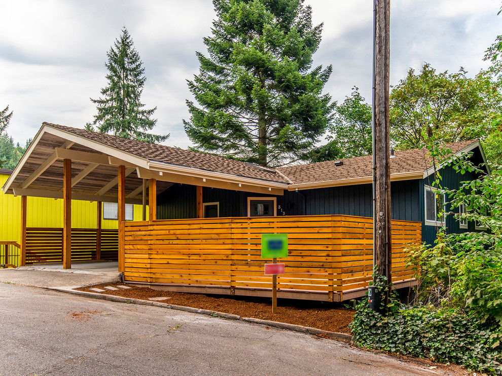 This is an example of a midcentury house exterior in Portland.