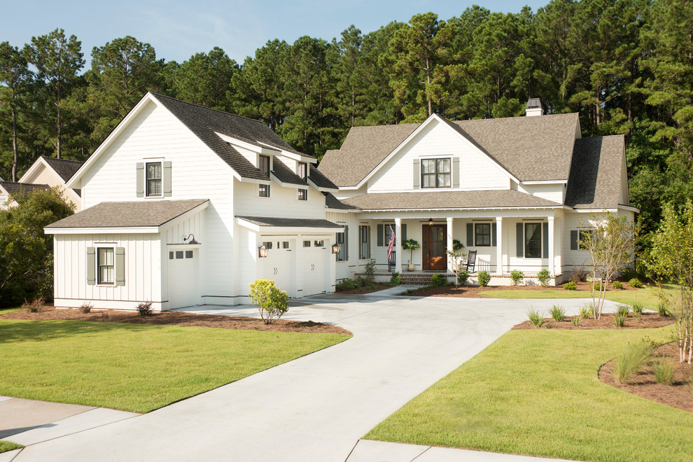 Design ideas for a country house exterior in Charleston.