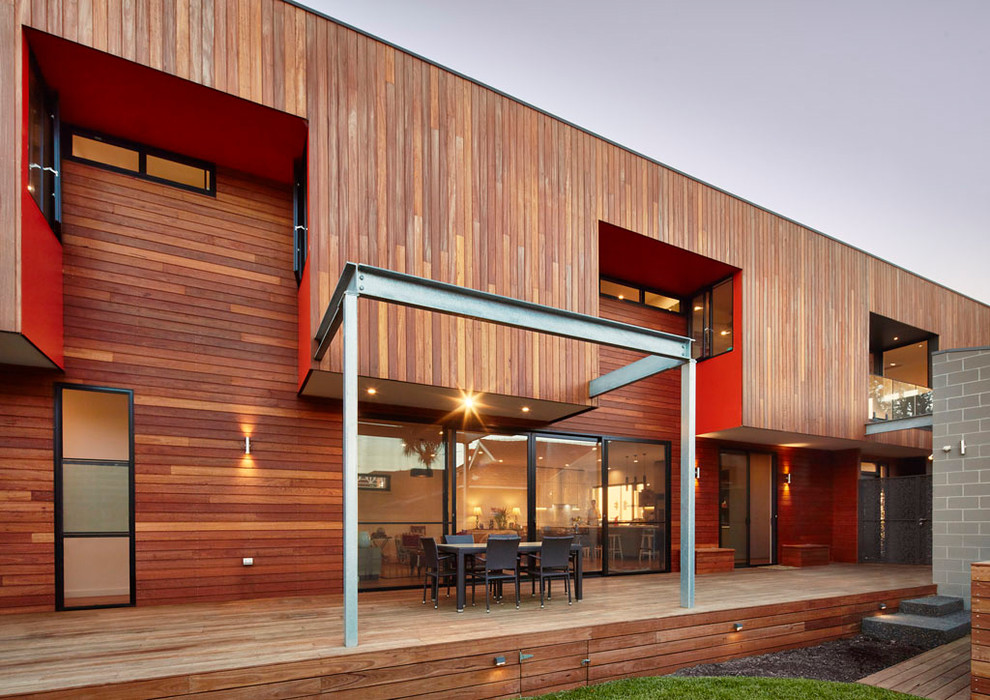 Großes, Zweistöckiges Modernes Haus mit bunter Fassadenfarbe, Flachdach und Blechdach in Melbourne