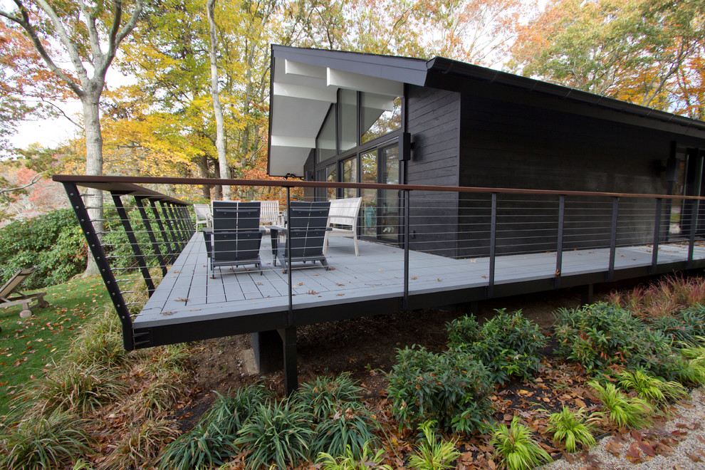 Moderne Holzfassade Haus mit schwarzer Fassadenfarbe in New York