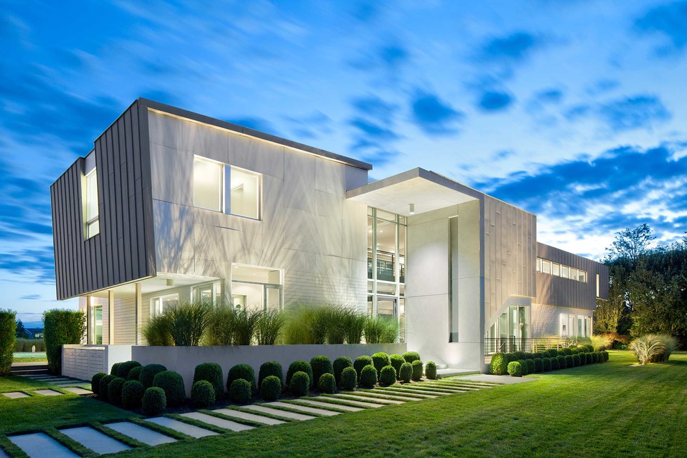Photo of a contemporary house exterior in New York.