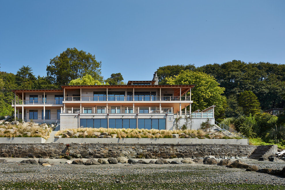 Aménagement d'une façade de maison bord de mer.