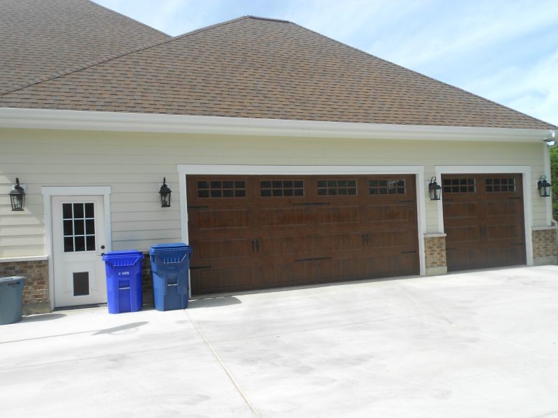 This is an example of a medium sized classic garage in St Louis.