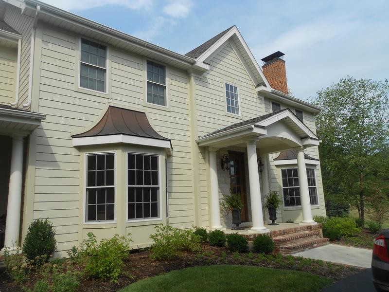 Hardieplank Navajo Beige with Hardipanel Chesterfield Mo Traditional