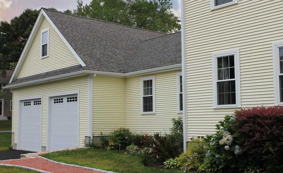 Harvey Windows, Mastic Siding, CertainTeed Roof, on Fairhaven,MA Garage