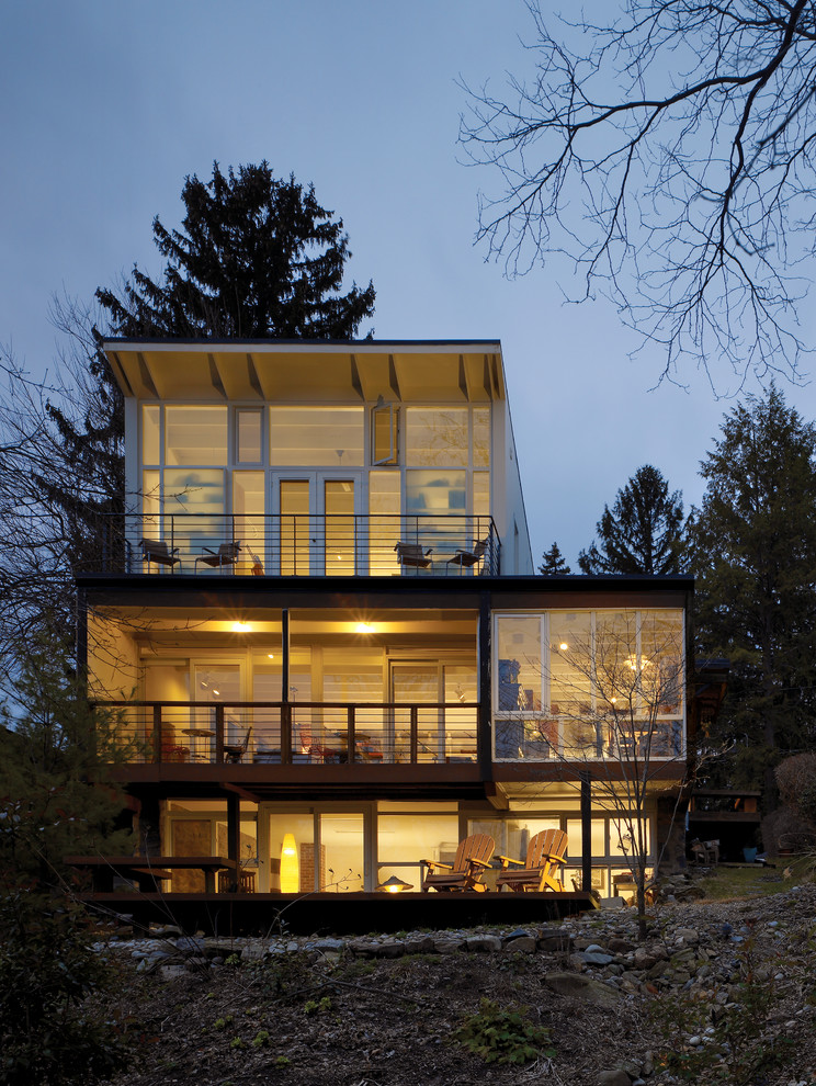 Réalisation d'une façade de maison minimaliste à deux étages et plus.