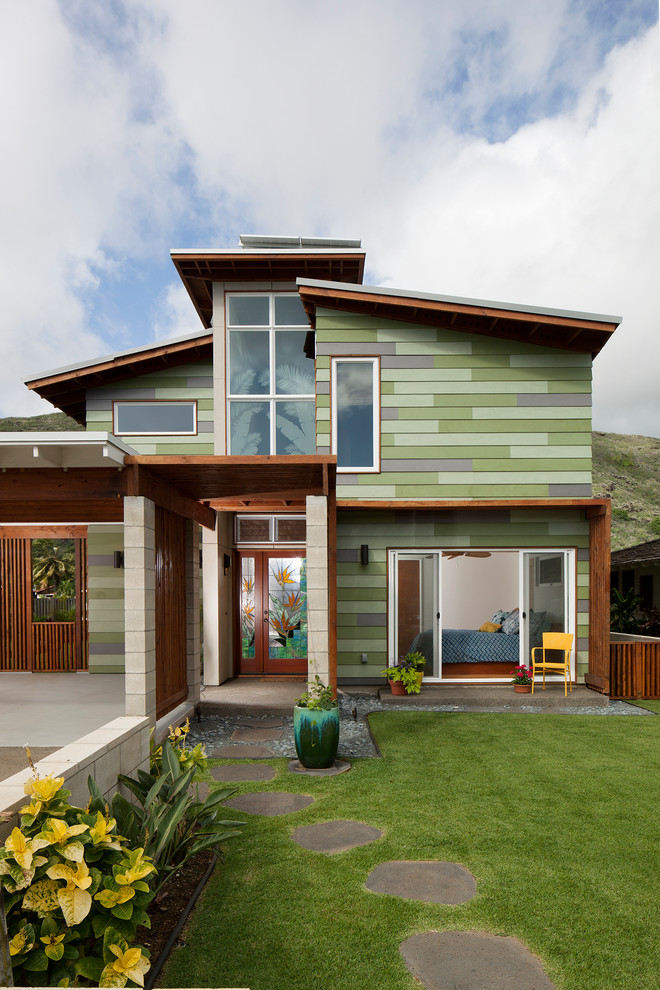 Design ideas for a green contemporary two floor house exterior in Hawaii.