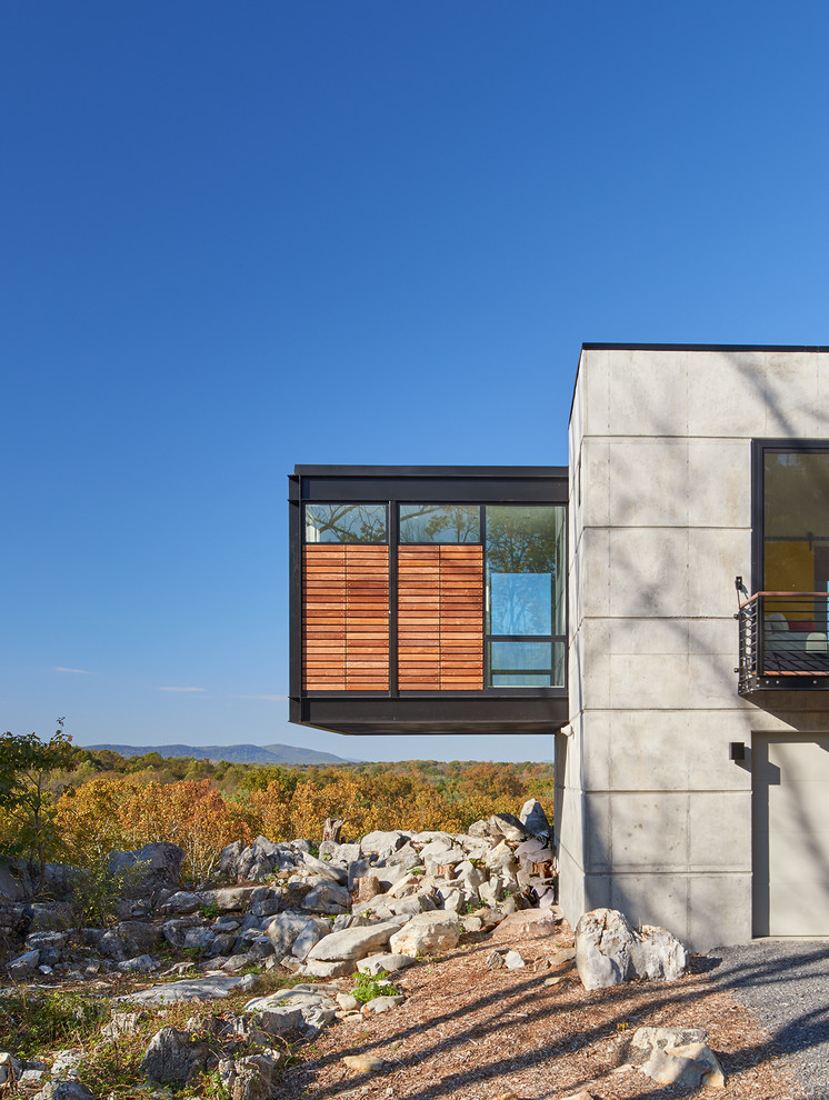 Ispirazione per la facciata di una casa piccola contemporanea a un piano con rivestimento in vetro e tetto piano