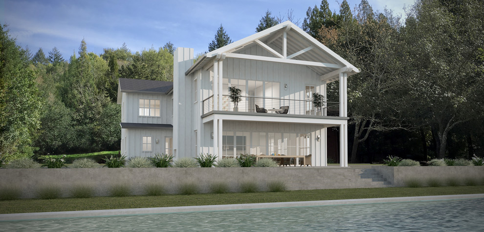 Imagen de fachada de casa campestre grande de dos plantas con revestimiento de madera, tejado a dos aguas y tejado de teja de madera
